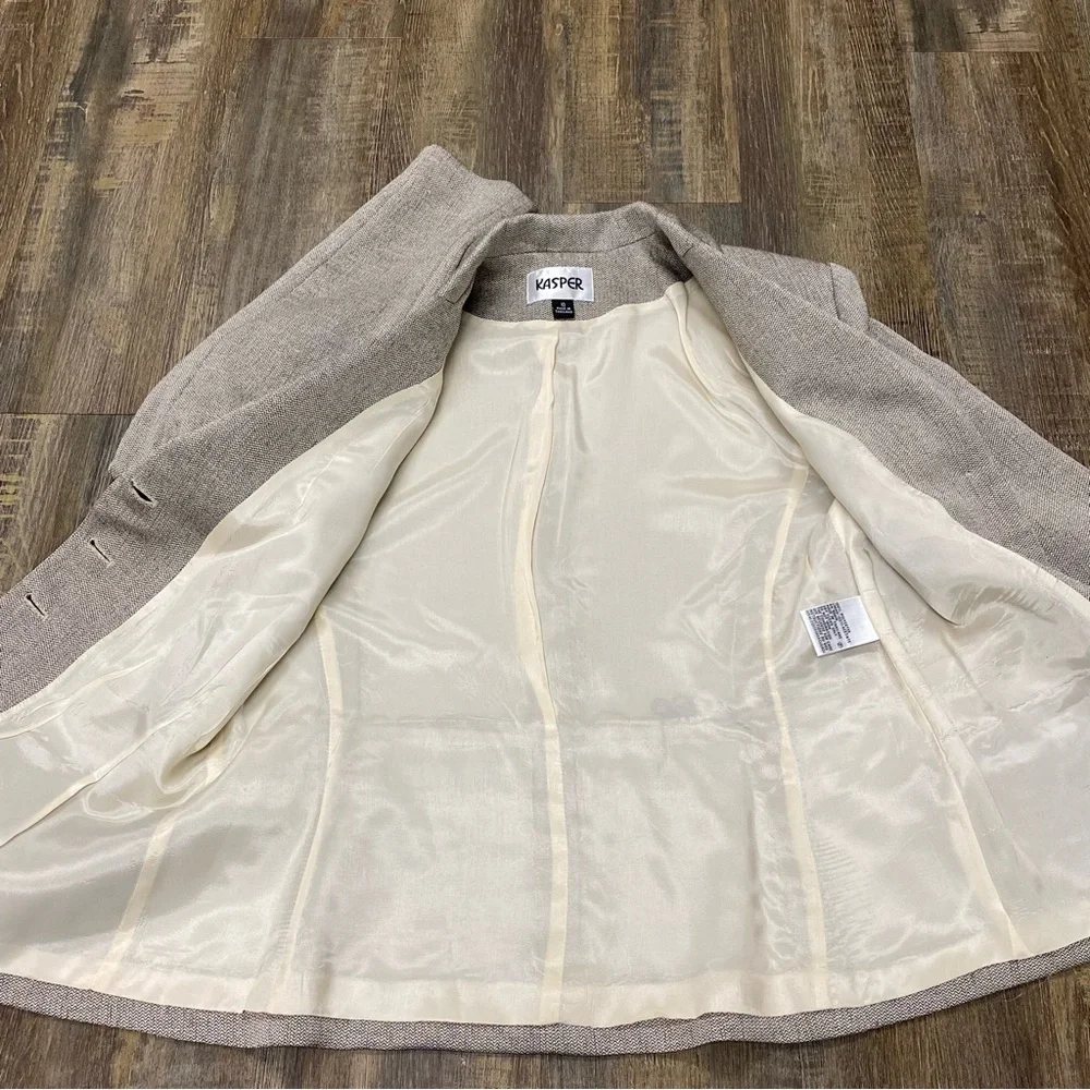 Kasper Beige Blazer and Skirt‎ Set with Cream Accents Career Wear Office Size 10